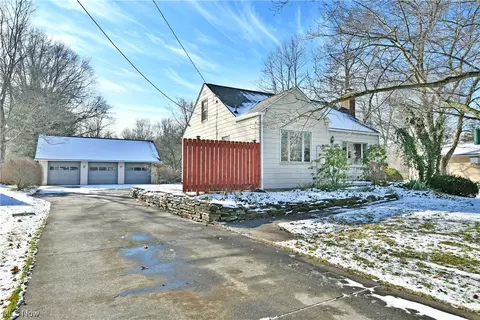 2165 Tibbetts Wick Rd, Girard, OH 44420