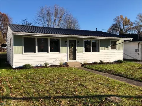 4118 4th Ave, Vienna, WV 26105