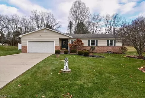 4711 Sherylton Hills Dr, Uniontown, OH 44685