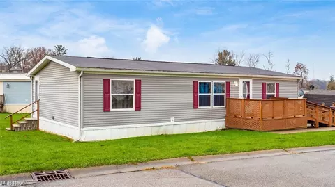 132 Hogans Dr, Zanesville, OH 43701