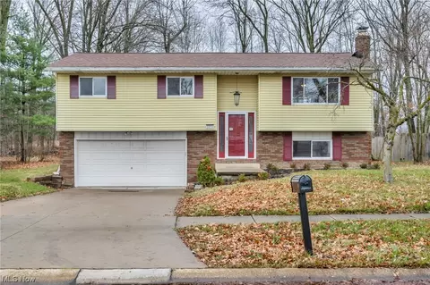 1036 Greenwich Ave, Grafton, OH 44044