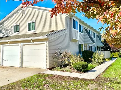 5518 Sutton Ln #20-B, Willoughby, OH 44094