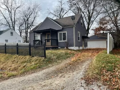 1050 Pickford Ave, Akron, OH 44320