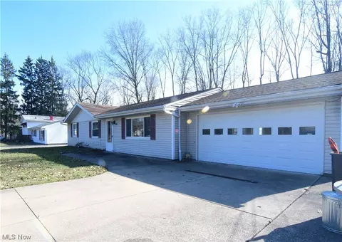 884 Sioux Ln, Macedonia, OH 44056