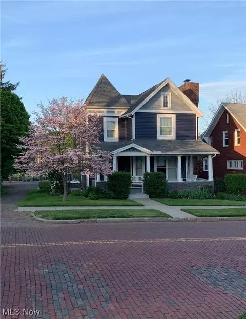 224 High St NE, Canal Fulton, OH 44614