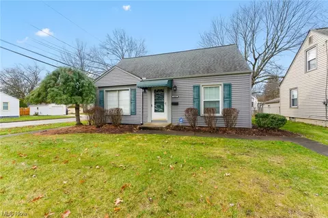 3648 Risher Rd, Youngstown, OH 44511