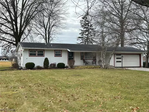 110 Wayne Ave, Creston, OH 44217