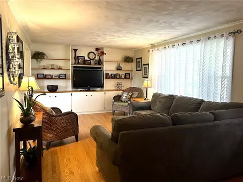 110 Wayne Ave, Creston, OH 44217 photo 3