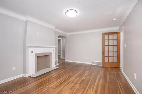 325 E 232 St, Euclid, OH 44123 photo 3