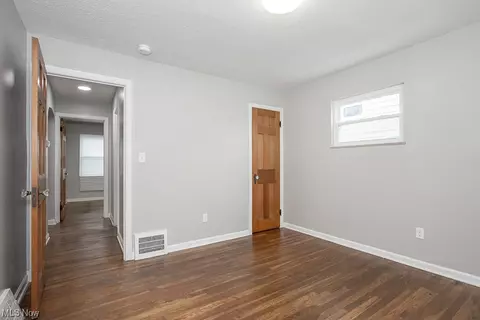 325 E 232 St, Euclid, OH 44123 photo 10