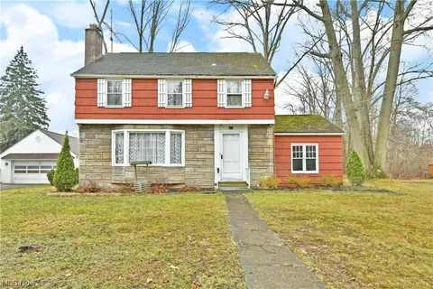 921 W 3rd St, Niles, OH 44446