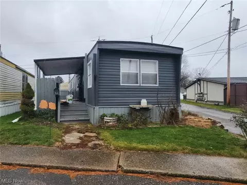 614 Karen Ave NW, New Philadelphia, OH 44663