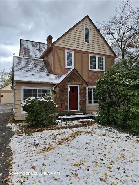 3514 Radcliffe Rd, Cleveland Heights, OH 44121