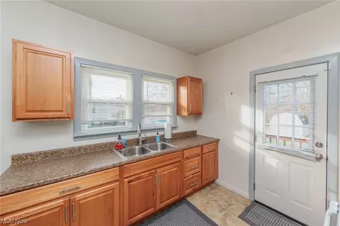 118 Franklin Ave, Elyria, OH 44035 photo 3
