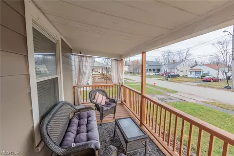 118 Franklin Ave, Elyria, OH 44035 photo 2