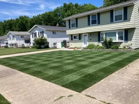 827 Charles St, Willowick, OH 44095