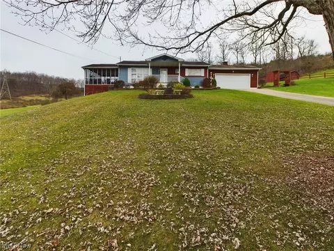 2122 27th Ave, Parkersburg, WV 26101