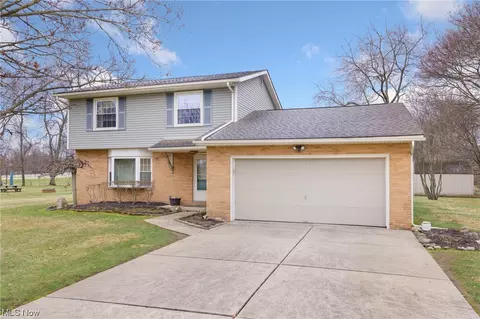 2326 Yorktown NW, Uniontown, OH 44685