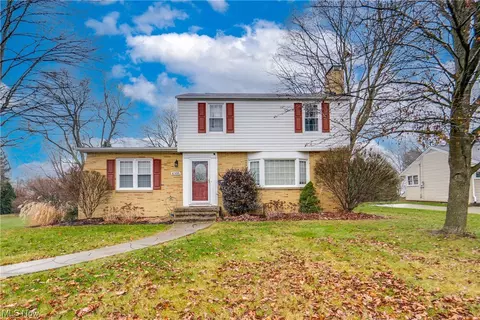 4105 Crestwood St NW, Canton, OH 44708