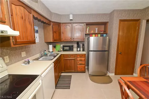 1175 Calla E, Poland, OH 44514 photo 8