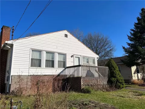 2645 Maplewood St, Cuyahoga Falls, OH 44221
