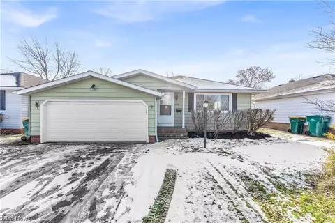 15716 Dunbury Dr, Maple Heights, OH 44137