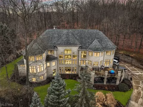 5500 Summit Cir, Brecksville, OH 44141