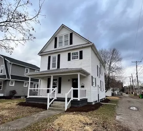 417 N Crater Ave, Dover, OH 44622