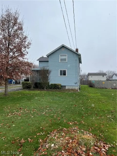 545 7th St, Struthers, OH 44471 photo 2