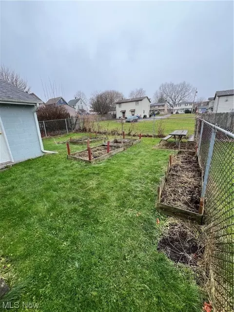 545 7th St, Struthers, OH 44471 photo 16