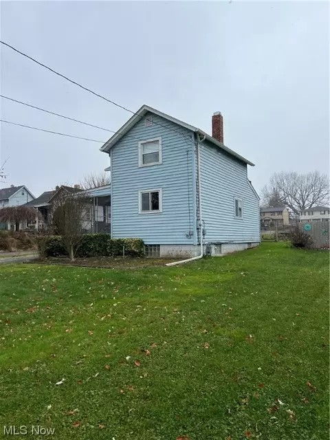 545 7th St, Struthers, OH 44471 photo 3