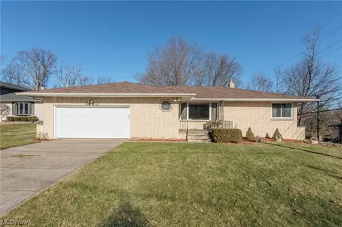 3123 Pasadena Dr, Seven Hills, OH 44131