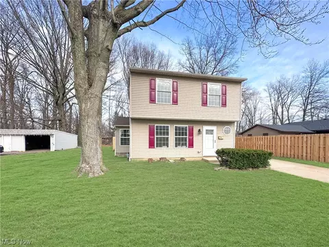 325 E 317th St, Willowick, OH 44095