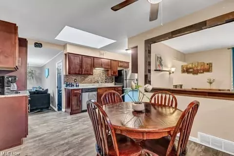 3225 Coventry, Parma, OH 44134 photo 9