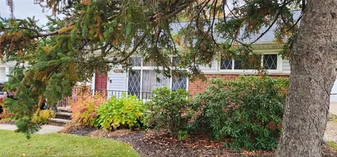 2183 Green Ridge Rd, Wickliffe, OH 44092