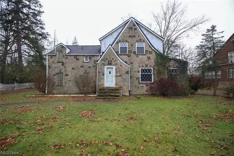 3144 E Market St, Warren, OH 44483