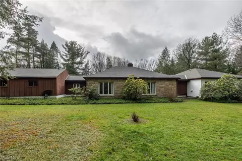 10005 Chardon Rd, Chardon, OH 44024