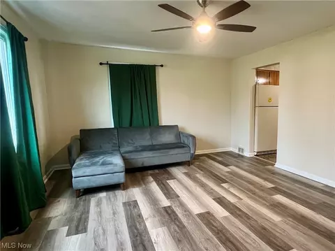 229 Hilliard Rd, Elyria, OH 44035 photo 4