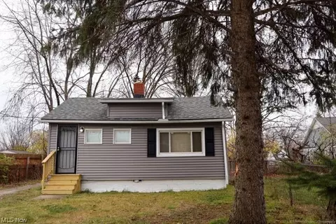 4655 Osborn Rd, Garfield Heights, OH 44128