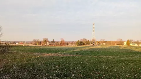 Columbus Road Ne, Louisville, OH 44641