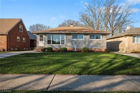 4558 Memphis Villas S, Brooklyn, OH 44144