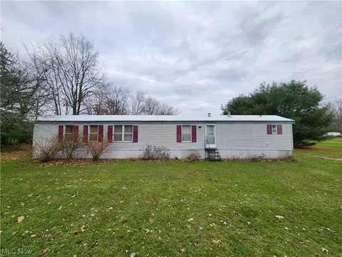3895 E Middletown, New Springfield, OH 44443