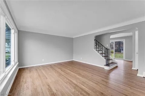 731 E 263rd St, Euclid, OH 44132 photo 3