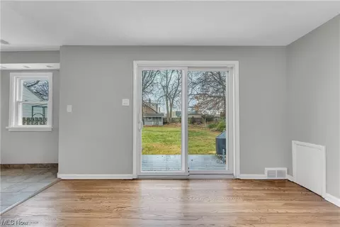 731 E 263rd St, Euclid, OH 44132 photo 8