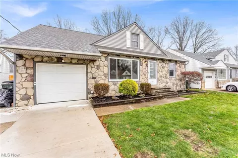 731 E 263rd St, Euclid, OH 44132 photo 2