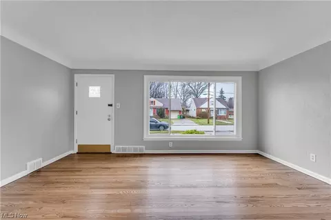 731 E 263rd St, Euclid, OH 44132 photo 7