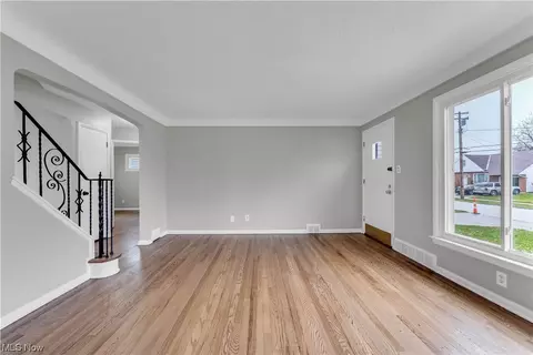 731 E 263rd St, Euclid, OH 44132 photo 6
