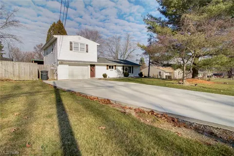 4121 Sleepy Holw, Brunswick, OH 44212