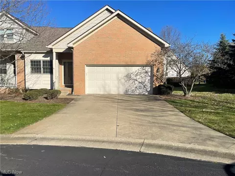 2425 Charing Cross Rd NW, Canton, OH 44708