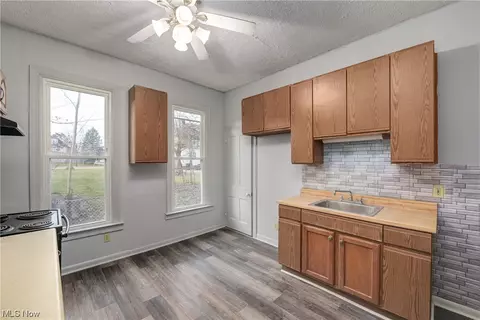 249 Gates, Elyria, OH 44035 photo 14